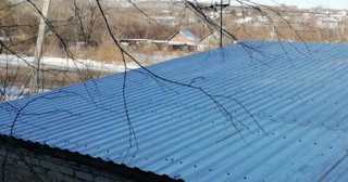 Демонтаж поликарбоната с крыши в Гатчине - услуги по доступной цене от 630 рублей