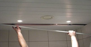 Демонтаж реечных потолков в Гатчине - цена за м2 от 472 рублей - Сварной-Гтч