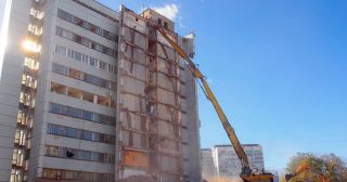 Демонтаж многоэтажного дома Гатчина, цена от 3723 руб.